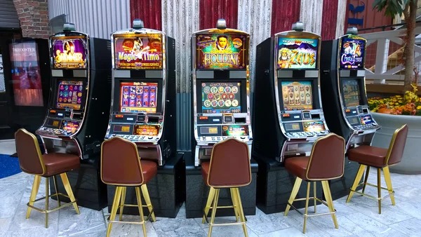 Professional live-dealer studio at juragantoto1 showing multi-camera American Roulette broadcast